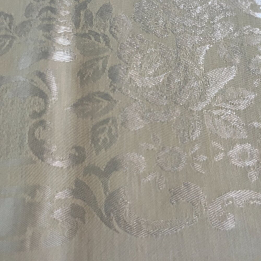 Yellow Damask Tablecloth - Picture 4 of 8